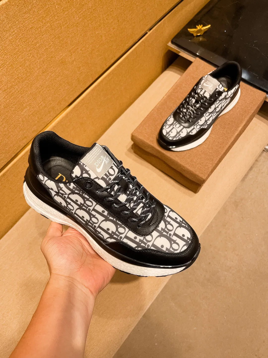 Men's shoes💰 460💰👍【Dior】🔥🔝High-end brand of men's shoes Official website 1:1 latest masterpiece: The upper is made of Italian imported first-layer cowhide🔥Official website original special technical cloth fabric matching🔥Original comfortable and breathable lining➕Original designated anti-slip outsole🔥Make walking more convenient and comfortable! An exclusive new model, a stunning work, a beautiful 1:1 replica [color] compared to the official quality! Create a fashionable personality to set off your uniqueness! A must-have for trendy men! 🔥, sizes: 38-44. color:.     2⃣️colors available🔥